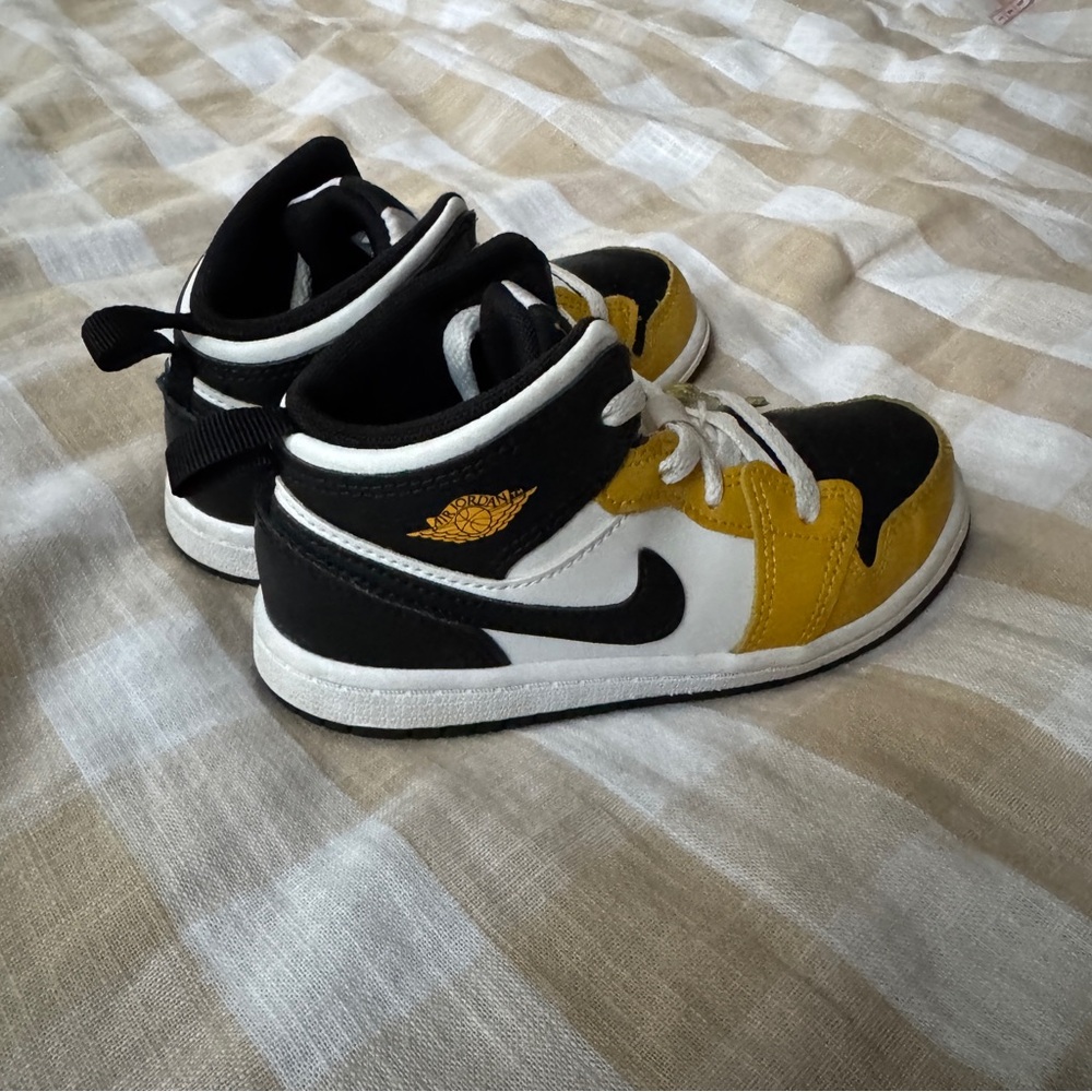 Nike Air Jordan 1 Mid Little Kids Size 10C - Yellow Ochre/Black-White - Picture 3 of 8